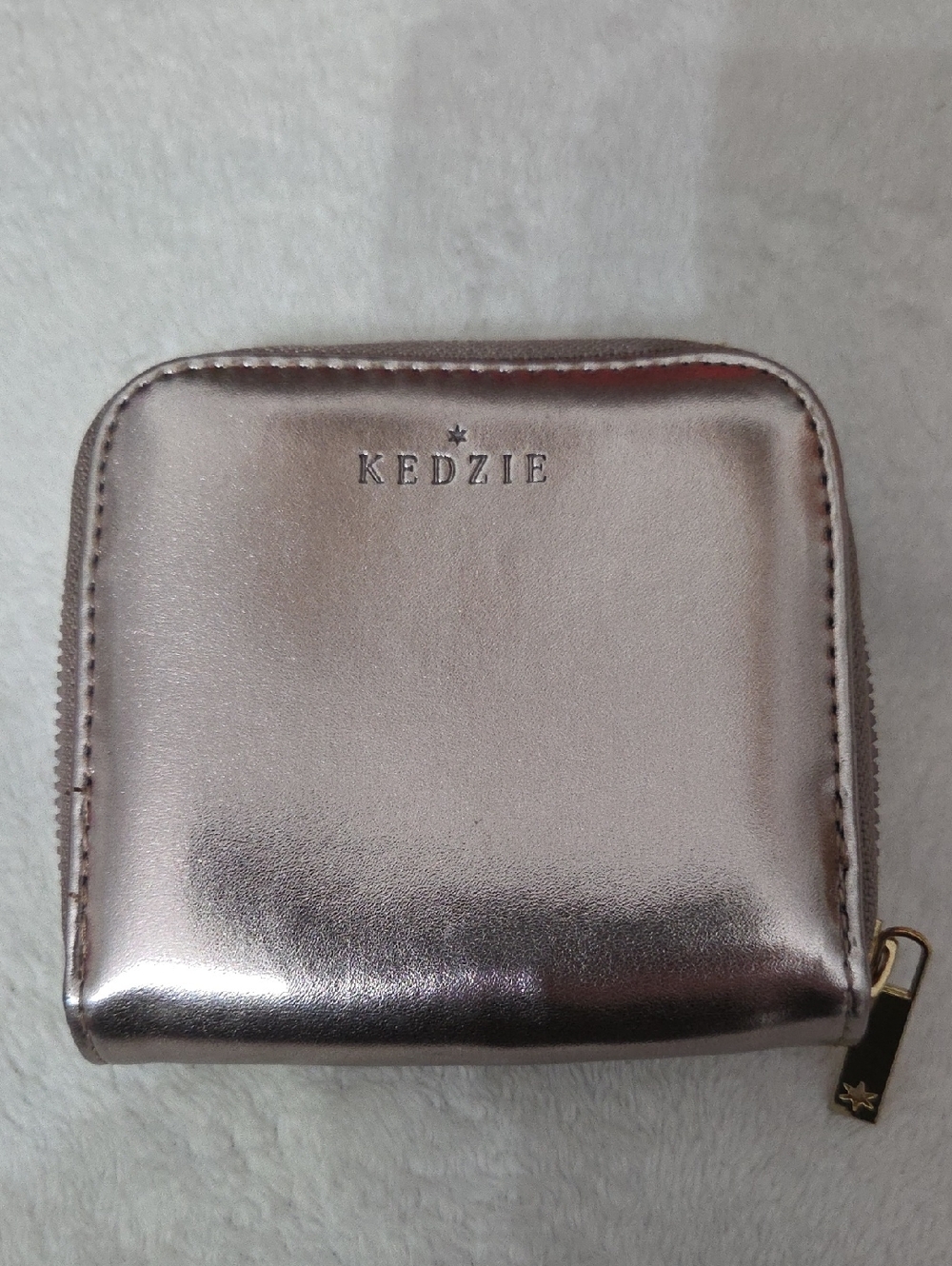 Kedzie Metallic Zip Wallet Nwot